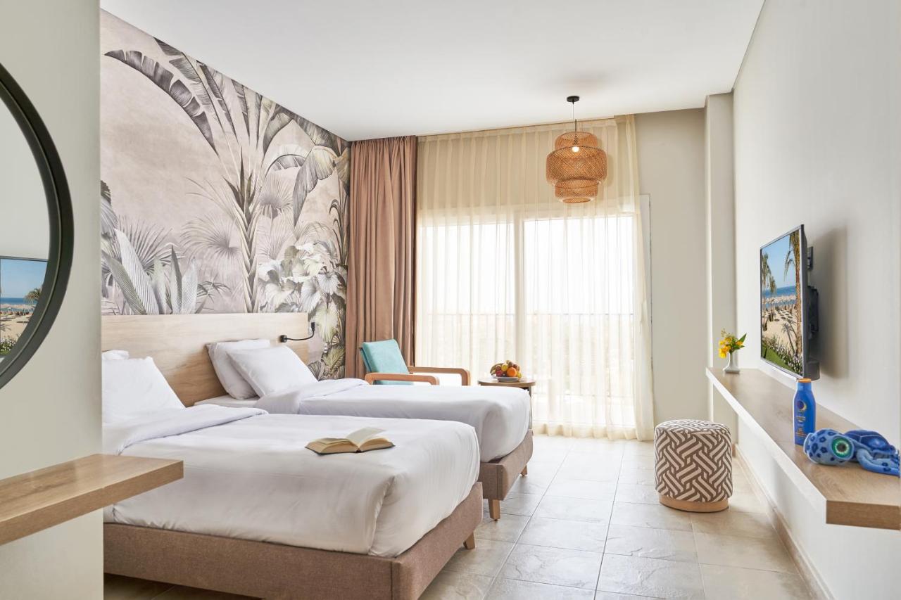 فندق ثري كورنر صني بيتش الغردقة