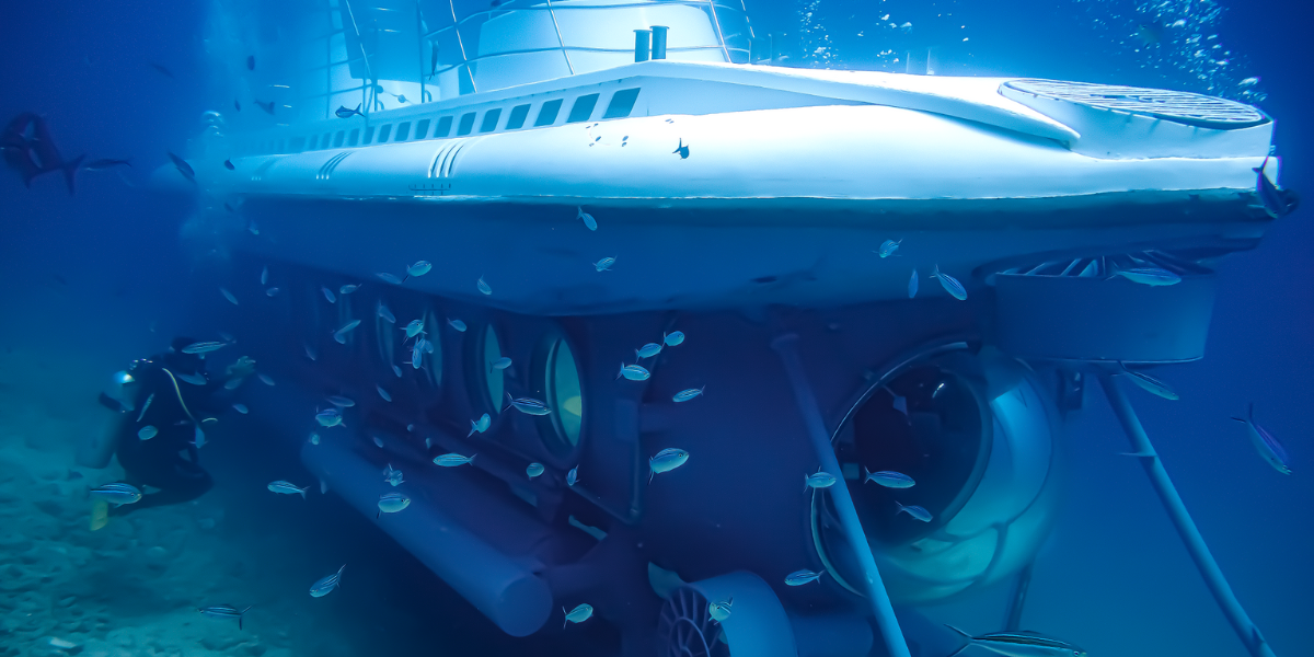 Urgent, a tourist submarine sank in Hurghada